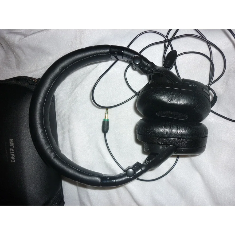 Sony‎ MDR-NC500D Digital Noise Canceling Headphones Travel Case Bundle